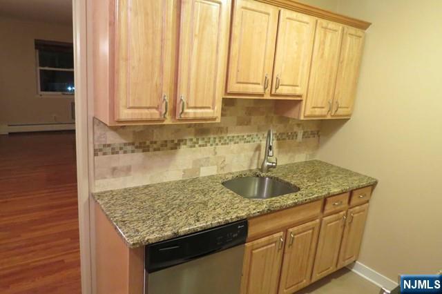 Rental Property at 450 Island 70, Ramsey, New Jersey - Bedrooms: 2 
Bathrooms: 1 
Rooms: 4  - $2,475 MO.