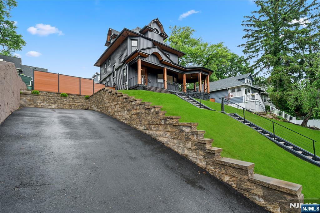187 Hillside Avenue
