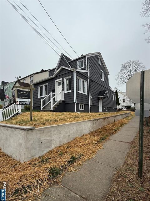 648 9th Street Carlstadt NJ 07072