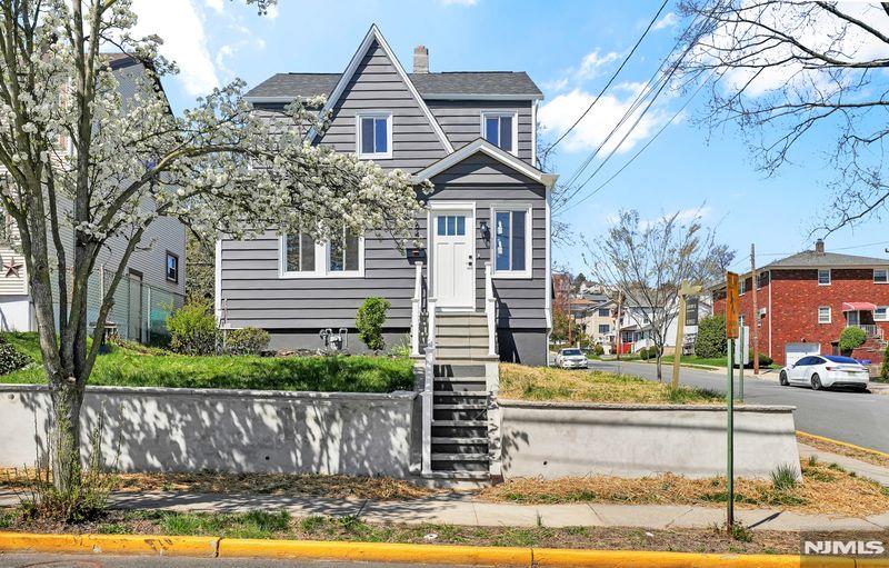 648 9th Street