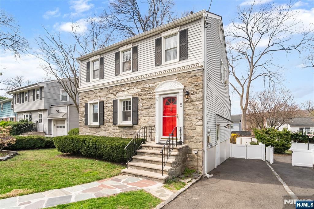 Photo of 5 Northview Terrace, Maplewood, NJ 07040 (MLS # 26006774)