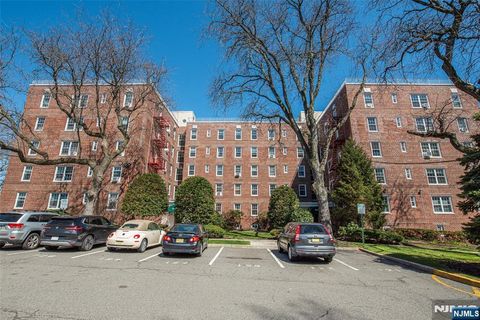 8700 Boulevard East 3D North Bergen NJ 07047