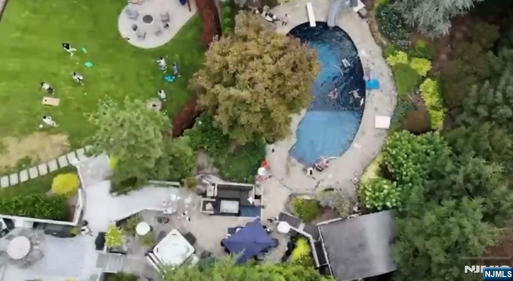 Photo of 52 Stonefence Road, Oakland, NJ 07436 (MLS # 26012509)