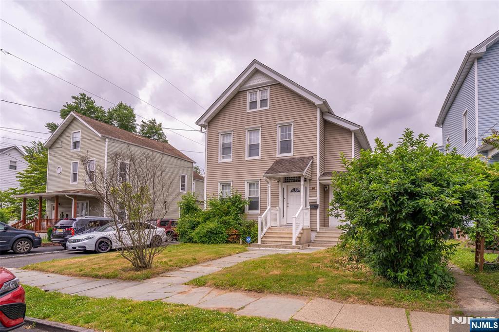 90 Thomas Street, Bloomfield, New Jersey - 5 Bedrooms  
2 Bathrooms  
11 Rooms - 
