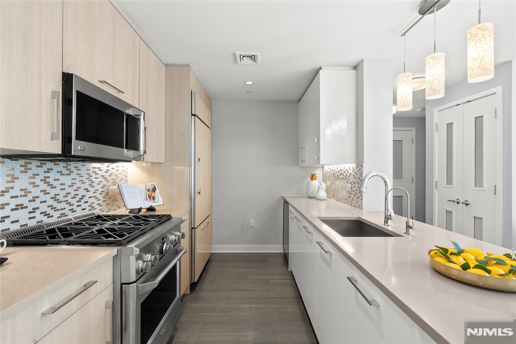 1200 Ave At Port Imperial 521
