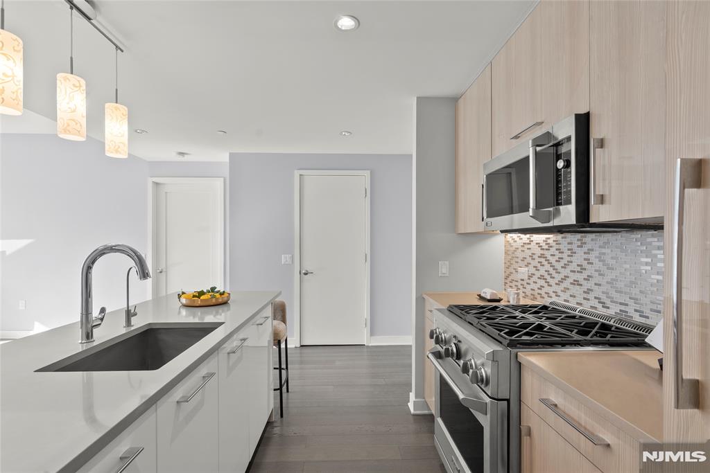 1200 Ave At Port Imperial 521