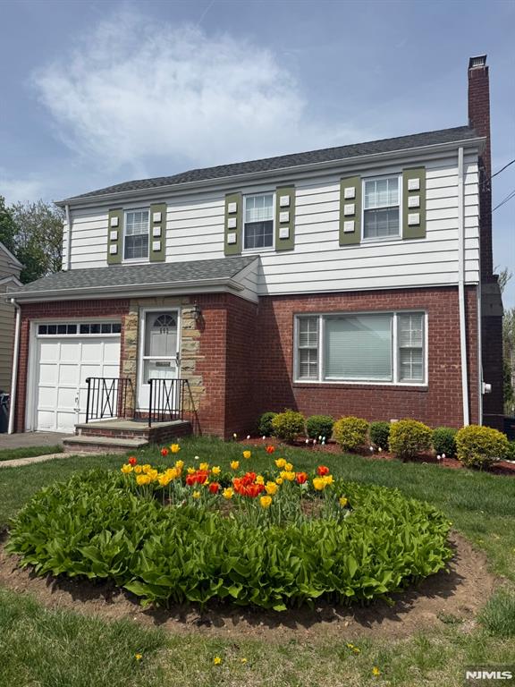 693 Oak Ave, Maywood, New Jersey - 3 Bedrooms  
2 Bathrooms  
8 Rooms - 