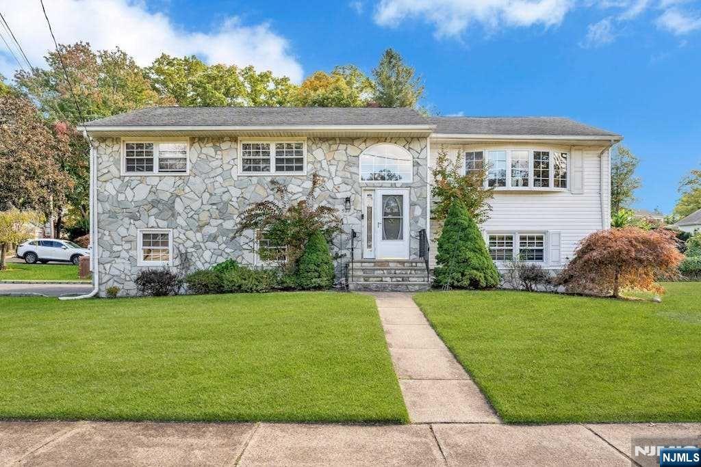 Property for Sale at 527 Columbia Street, New Milford, New Jersey - Bedrooms: 4 
Bathrooms: 3 
Rooms: 11  - $750,000
