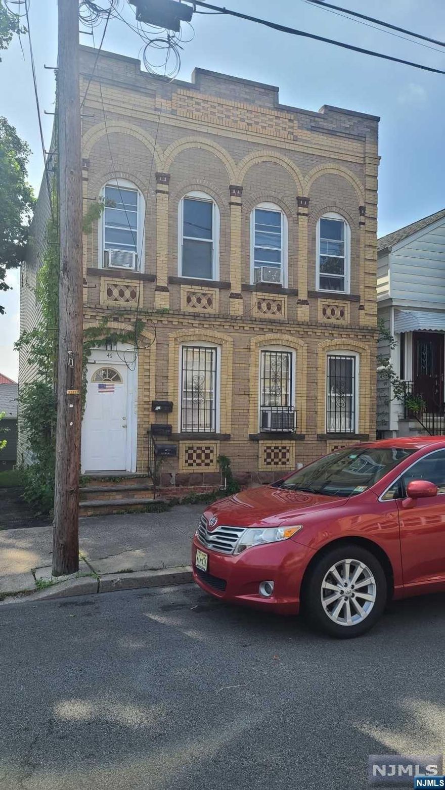 Second floor unit living room, kitchen, bedroom, full bathroom. Heat and Hot water included. Close to shopping area and transportation.