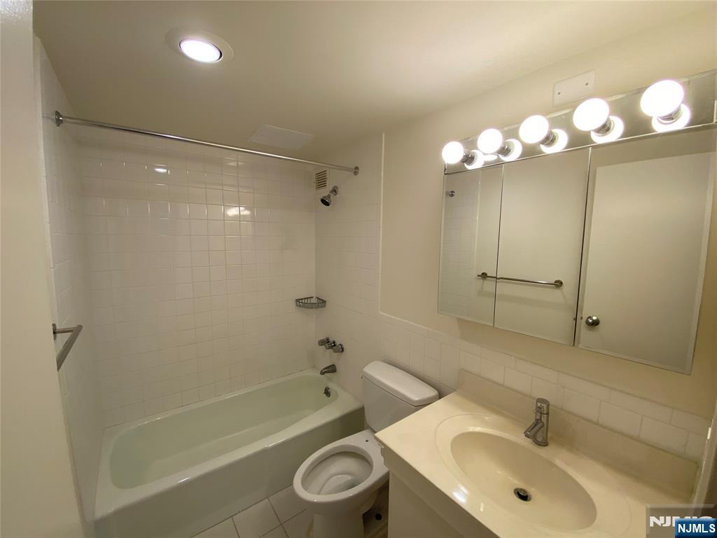 1275 15th Street 19C