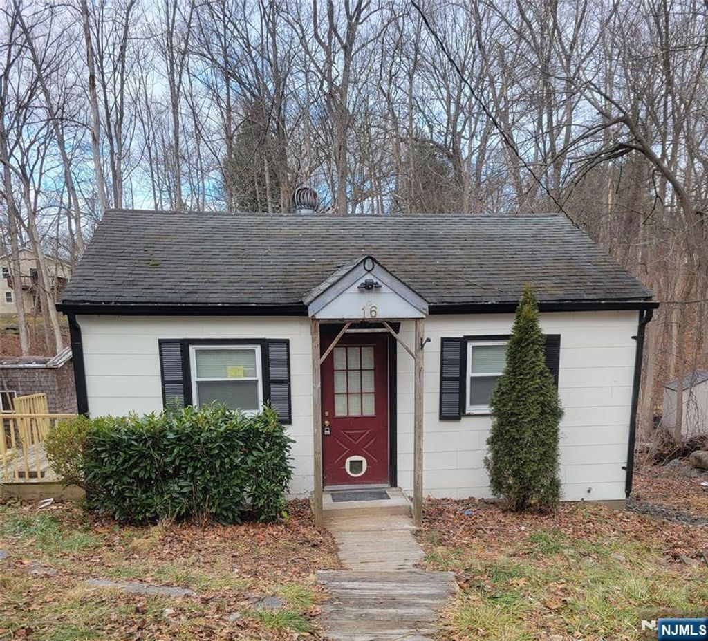 Photo of 16 Beech Court, Ringwood, NJ 07456 (MLS # 26001341)