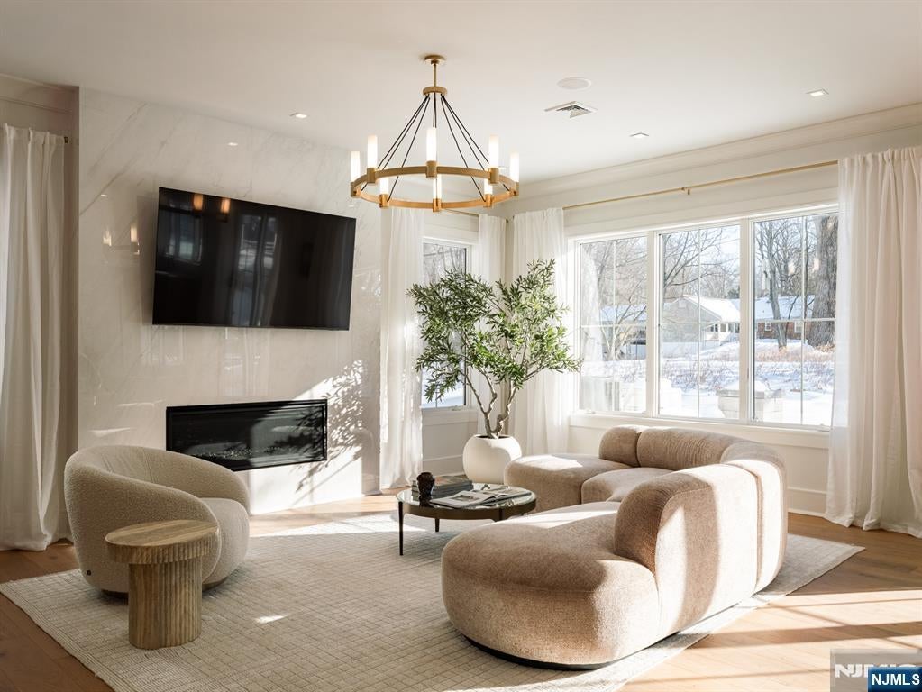 16-18 Paris Avenue 4