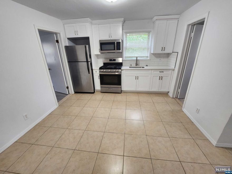 Affordable and Updated 2 bedroom apt with brand new kitchen and new flooring in lr and brs's. Clean and ready to move in immediately. conveniently located to all shopping,schools and transportation!! Pets possible