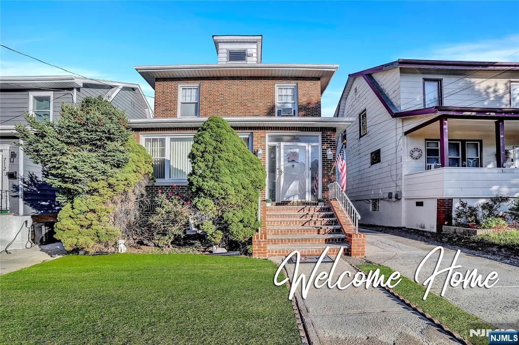 Photo of 710 Hillside Avenue, Cliffside Park, NJ 07010 (MLS # 25036148)
