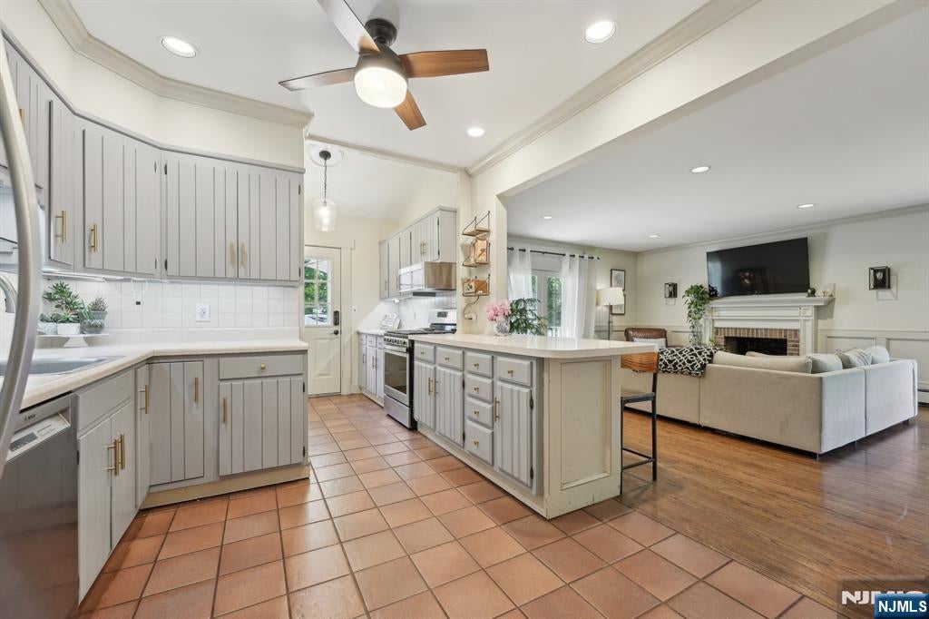 211 Pinelynn Road