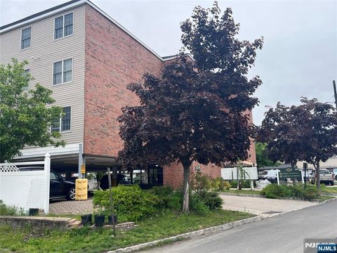 Photo of 65 Fairview St #2K, Palisades Park, NJ 07650 (MLS # 26016854)