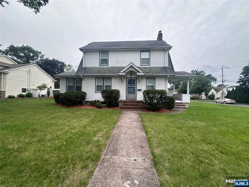 208 Midland Ave, Paramus, New Jersey - 3 Bedrooms  
2 Bathrooms  
7 Rooms - 