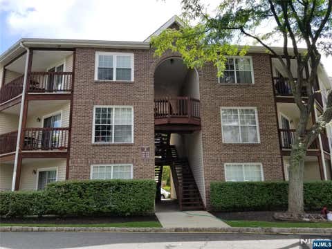 Photo of 1530 Westgate Dr, Fort Lee, NJ 07024 (MLS # 26032104)