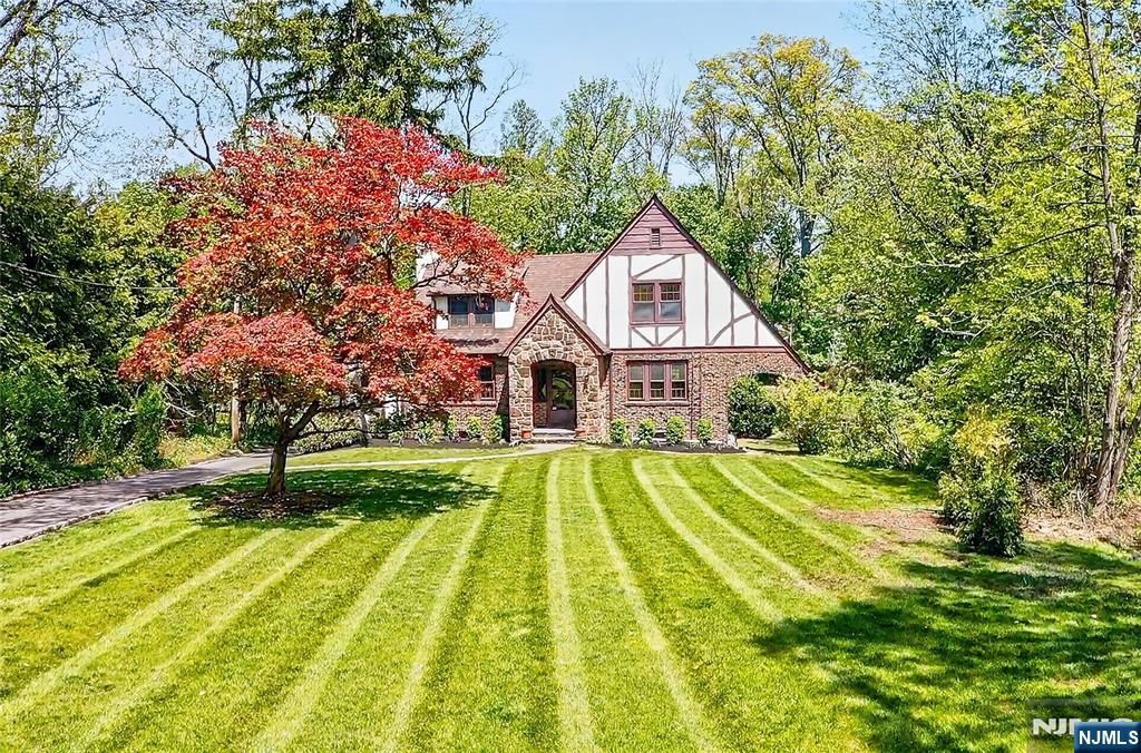 Photo of 184 Old Short Hills Road, Millburn, NJ 07078 (MLS # 26016584)