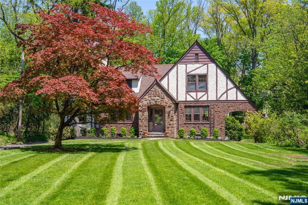 Photo of 184 Old Short Hills Road, Millburn, NJ 07078 (MLS # 26016584)