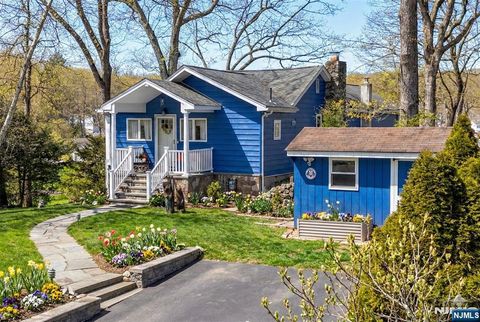 7 Birch Road Bloomingdale NJ 07403