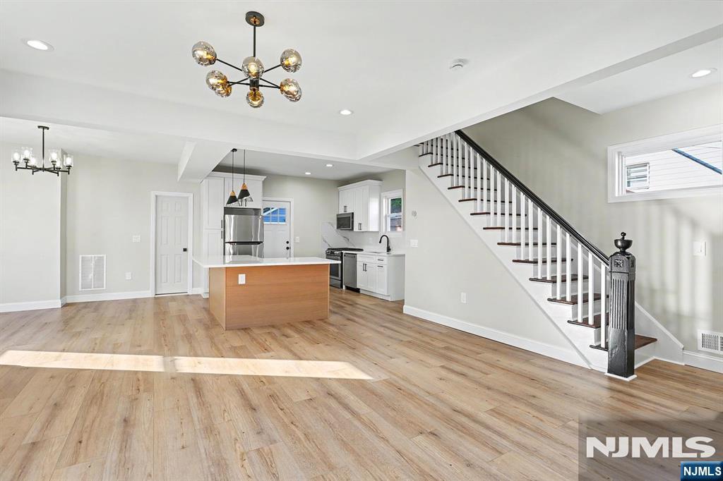 22 W Central Avenue