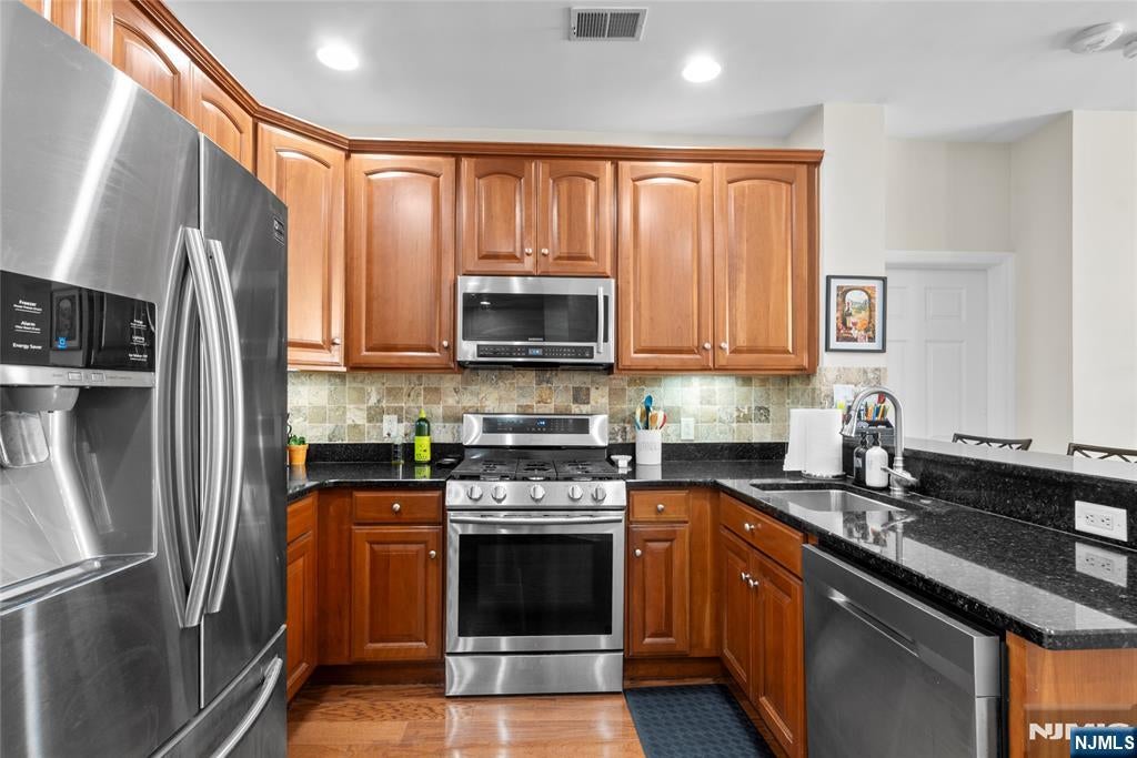 7400 River Road 401
