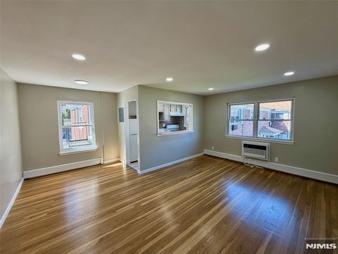 Photo of 1266 Teaneck Rd #4A, Teaneck, NJ 07666 (MLS # 26010535)
