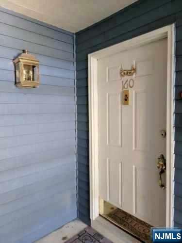 Rental Property at 160 Surrey Ct, Ramsey, New Jersey - Bedrooms: 2 
Bathrooms: 3 
Rooms: 6  - $3,500 MO.