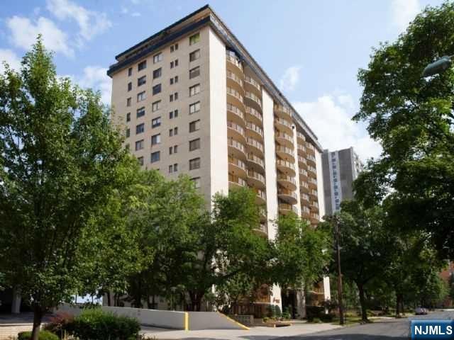 Property for Sale at 150 Overlook Avenue 3H, Hackensack, New Jersey - Bedrooms: 1 
Bathrooms: 1  - $270,000