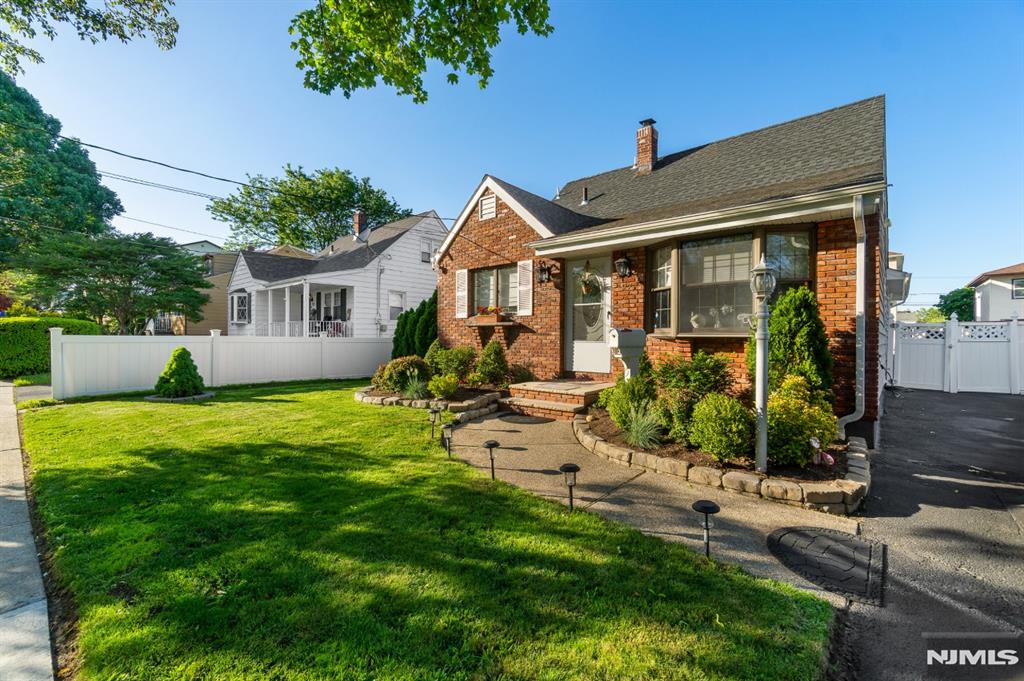 97 Avenue Avenue