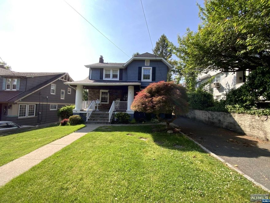 Well maintained colonial in fantastic location