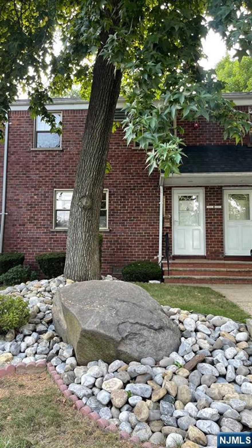 Introducing a beautiful totally renovated 2 bed rooms apartment unit in Plateau Gardens, setting in a serene Fort Lee courtyard, this unit has been fully renovated,1st floor Oak wood floor , 2nd floor wall to wall carpet,, wall units A/C , Kitchen Totally redone with oak cabinets and stainless steel appliances with marble counter top, the living room is bright and inviting, the bath room is redesigned with porcelain tile & stainless steel fixtures and oakwood vanity. located near shopping, parks, transportation at the door and houses of worship. board approval with20% and 3 to 1 ratio , why rent when you can own this fully renovated gem in Fort Lee.