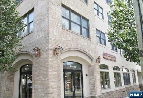 Photo of 380382 Anderson Ave #C1, Cliffside Park, NJ 07010 (MLS # 25041488)