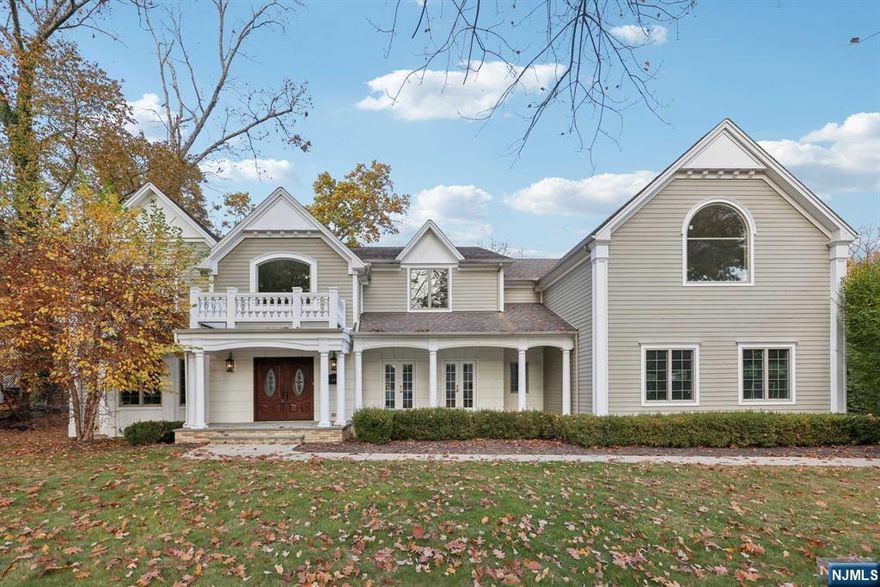 Gorgeous Center Hall Colonial in prestigious neighborhood of Ridgewood Entry Foyer & Family Room with cathedral ceilings leading into an opulent kitchen! Guest bedroom on first floor with full bathroom. Lavish Primary bedroom on 2nd floor boasts sitting room with fireplace & balcony. inclusive of many designer touches throughout this luxurious home. Minutes from the commuter train & a vibrant town center with fine dining & shopping. Don't miss this exceptional value on a premier location.