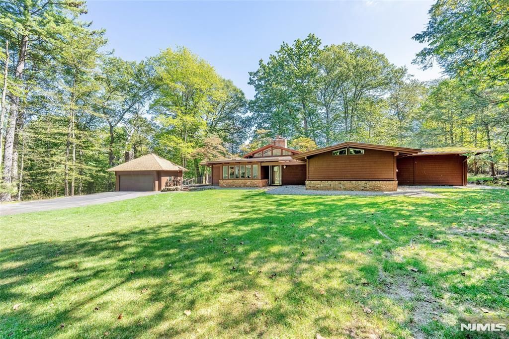 Photo of 5 Carnot Avenue, Woodcliff Lake, NJ 07677 (MLS # 26000866)