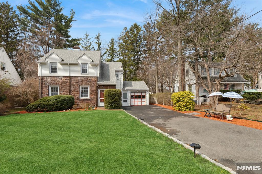 1372 River Road
