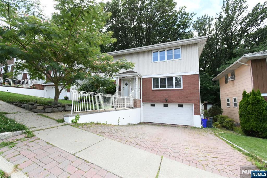 590 Carpenter Place 2