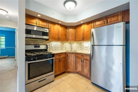 Photo of 1409 Faulkner Court, Mahwah, NJ 07430 (MLS # 26016894)