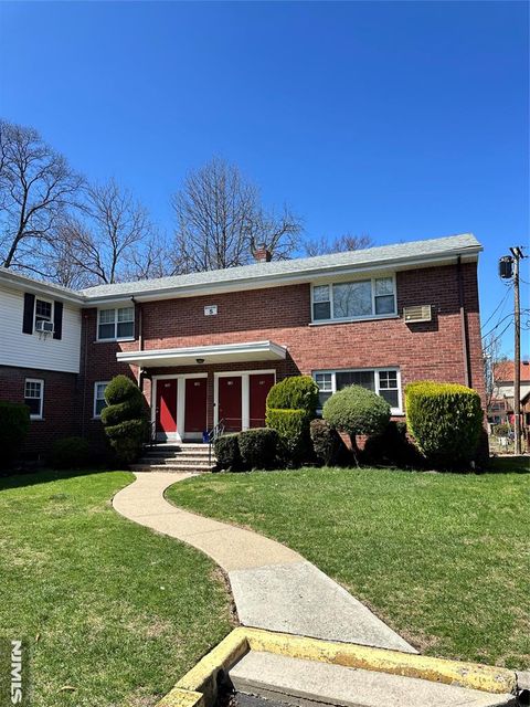 Photo of 241 W Passaic St #18B, Rochelle Park, NJ 07662 (MLS # 26006345)