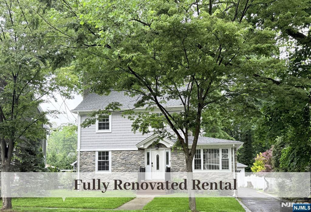 727 Ackerman Ave, Glen Rock, New Jersey - 4 Bedrooms  
2 Bathrooms  
7 Rooms - 