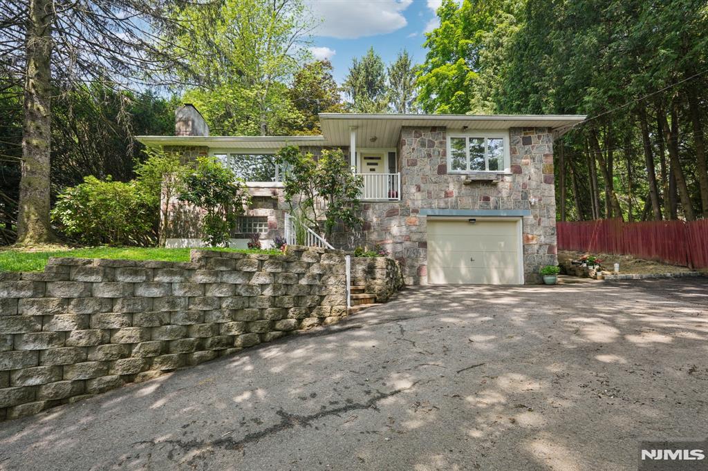 Property for Sale at 8 Sophia Street, Bloomingdale, New Jersey - Bedrooms: 3 
Bathrooms: 2 
Rooms: 9  - $595,000