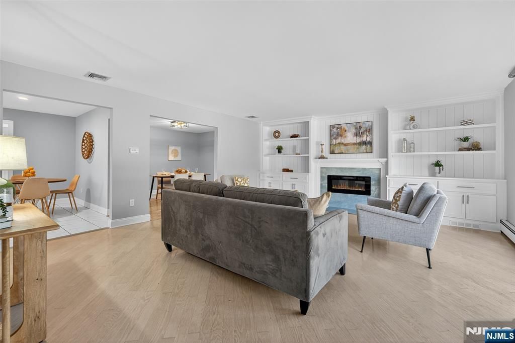 Photo of 194 N Central Avenue, Ramsey, NJ 07446 (MLS # 25034423)