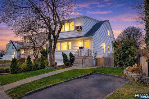 Photo of 322 Broughton Avenue, Bloomfield, NJ 07003 (MLS # 26008764)