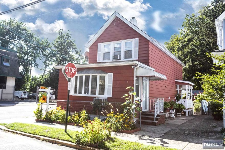 YOU WILL WANT TO MAKE THIS YOUR HOME. THIS LOWEST PRICED HOUSE ON THE MARKET IN SO. HACKENSACK HAS MUCH TO OFFER. FOR STARTS THIS PRISTINE MINT MOVE IN CONDITION HOME WITH A DEEP 173 FT. MANICURED PROPERTY IS PRICED TO SELL, SO DON'T DELAY SEEING IT. IT WON'T LAST.
