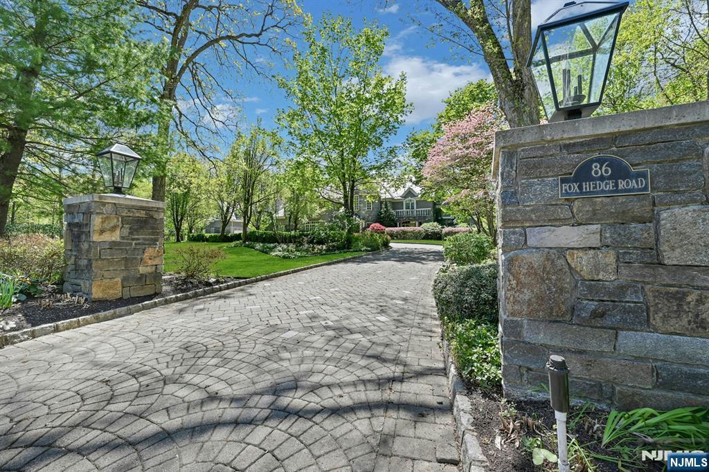 86 Fox Hedge Road