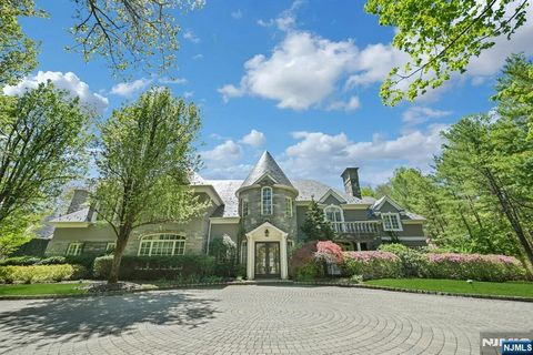 Photo of 86 Fox Hedge Road, Saddle River, NJ 07458 (MLS # 26013939)