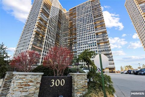 Photo of 300 Winston Dr #318, Cliffside Park, NJ 07010 (MLS # 26015710)