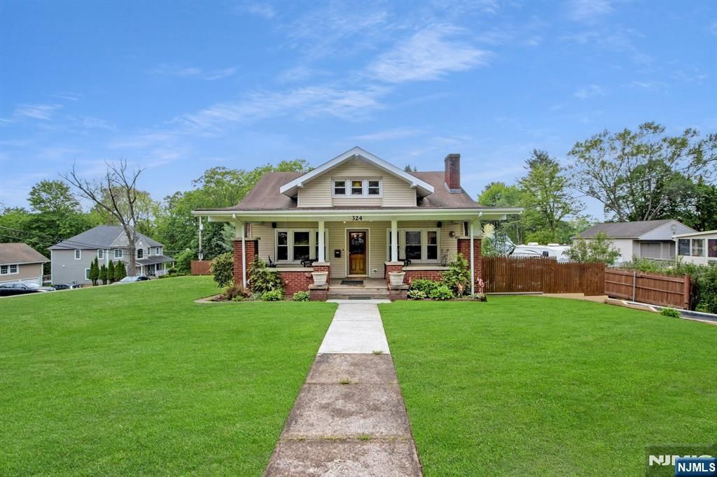 Photo of 324 Franklin Turnpike, Mahwah, NJ 07430 (MLS # 25016730)