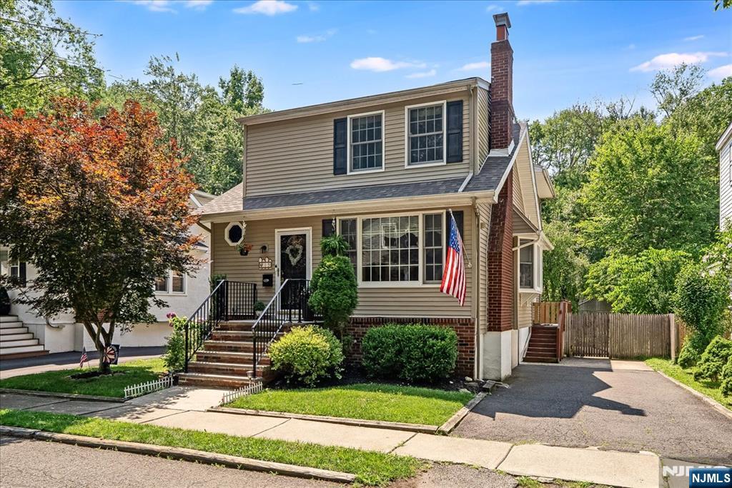 Photo of 15 Oak Street, Hillsdale, NJ 07642 (MLS # 26025906)